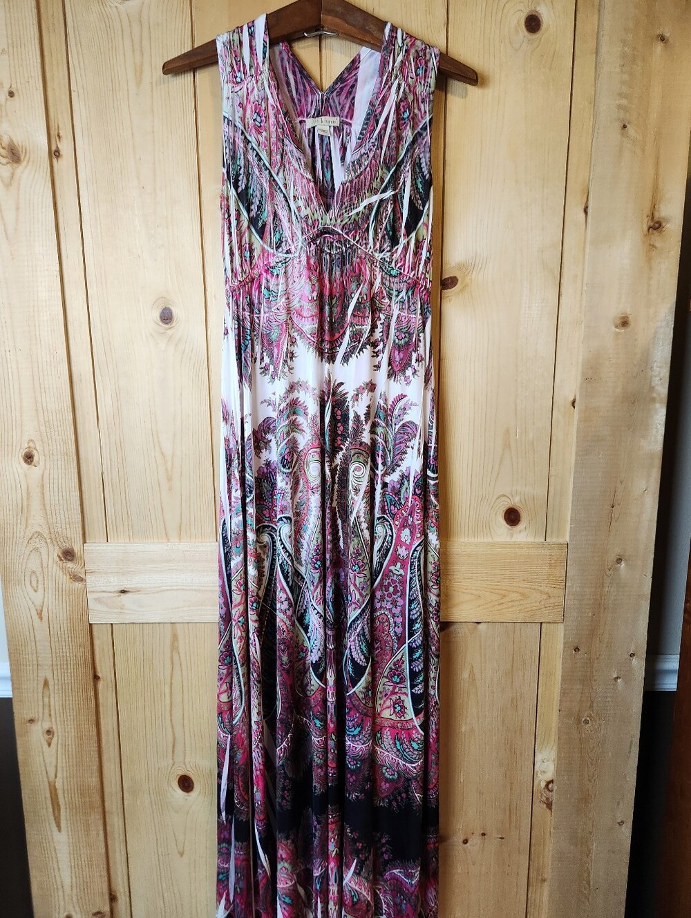 b. Friends Paisley Multi-Color Sleeveless V-Neck Boho Hippie Maxi Dress